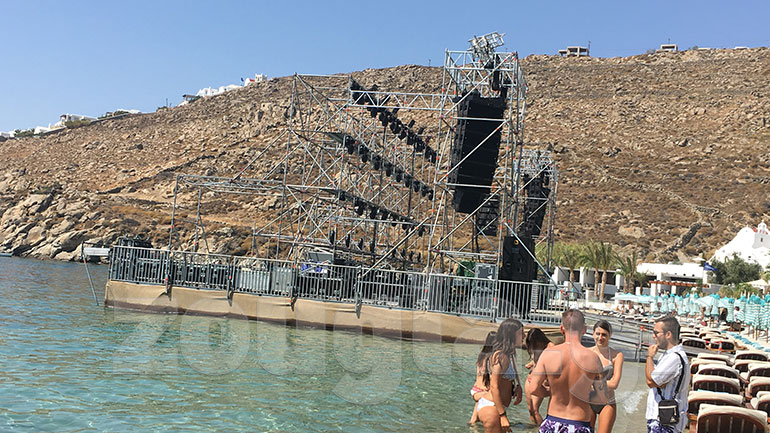 Όλα έτοιμα για τη συναυλία του Αντώνη Ρέμου και του E. Ramazzotti – Δείτε το stage