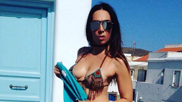 Μάγκυ Χαραλαμπίδου: Φοράει τα ψηλοτάκουνά της ακόμα και με μαγιό!