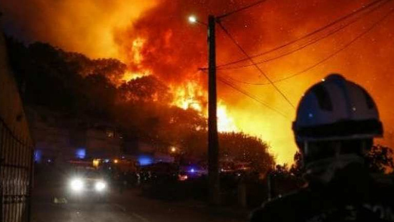 Για τρίτη μέρα δίνουν μάχη με τις φλόγες οι πυροσβέστες στη Γαλλία