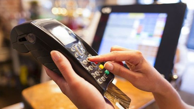 «Έτοιμο» δηλώνει το εμπόριο στη λήξη της προθεσμίας για την εγκατάσταση των POS