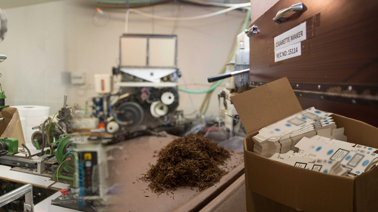 Τα εργοστάσια της “μαφίας των λαθραίων τσιγάρων” Τα εργοστάσια της “μαφίας των λαθραίων τσιγάρων”