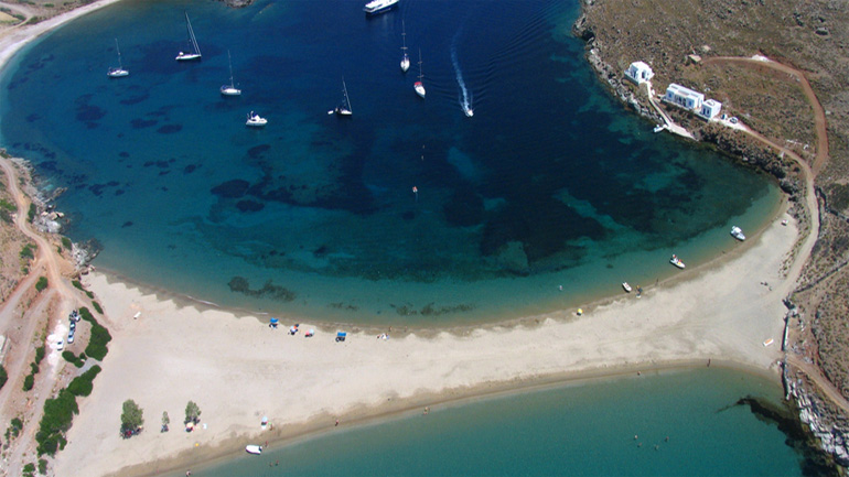 Κύθνος: Το πανέμορφο νησί με τα ασπρισμένα σοκάκια