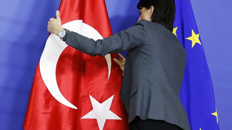 Αντιπρόεδρος CDU: Να παγώσει η ενταξιακή βοήθεια προς την Τουρκία Αντιπρόεδρος CDU: Να παγώσει η ενταξιακή βοήθεια προς την Τουρκία