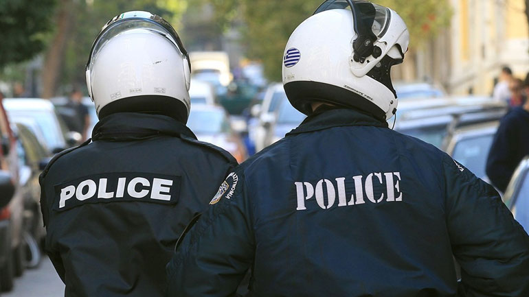 Ένοπλη ληστεία σε κάβα στη Σαλαμίνα – Τραυματίστηκε ο ιδιοκτήτης του καταστήματος