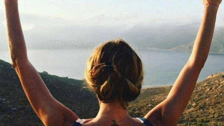 Τζένη Μπαλατσινού: Συνεχίζει τις διακοπές της στην Πάτμο! Δείτε τις νέες φωτογραφίες