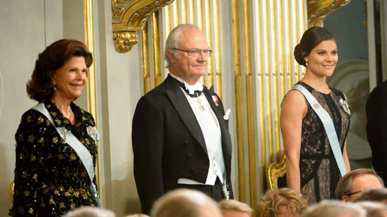 Δείτε το πρωτότυπο καλοκαιρινό πορτρέτο της βασιλικής οικογένειας της Σουηδίας