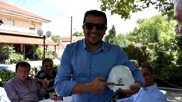 Νίκος Παππάς: «Αυτό το κράνος θα με προστατέψει από τις επιθέσεις που δέχομαι»