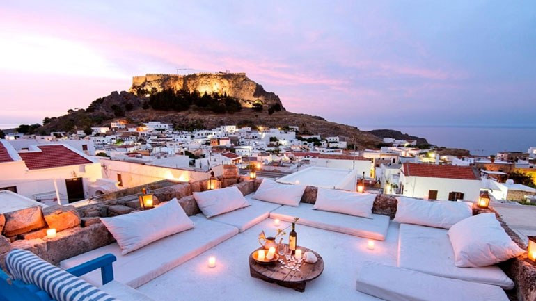 Handelsblatt: Περιζήτητα και φθηνά τα εξοχικά στην Ελλάδα