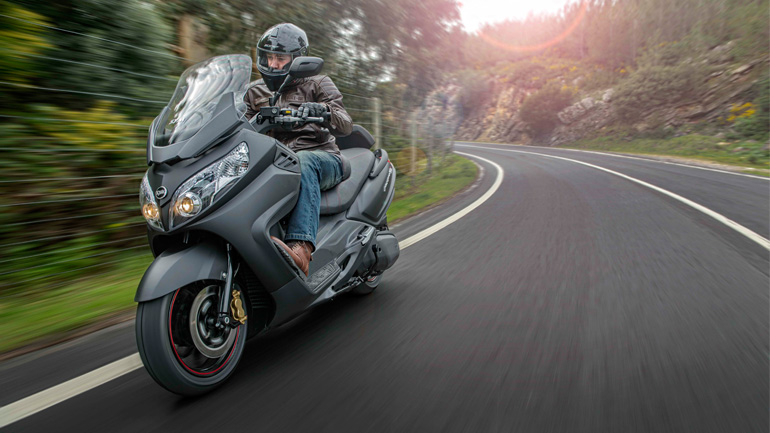 Και μηχανάκι και… ποδηλατάκι!