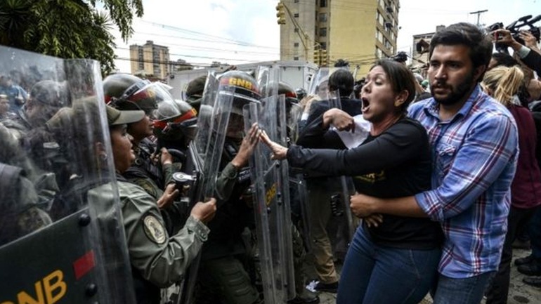 Εν μέσω διαδηλώσεων, οι Βενεζουελάνοι καλούνται στις κάλπες για την ανάδειξη της Συντακτικής Συνέλευσης