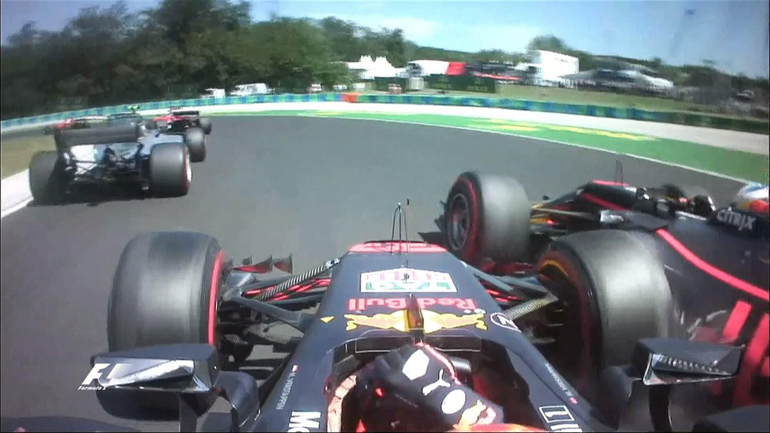 Η στιγμή επαφής των δύο μονοθεσίων της Red Bull