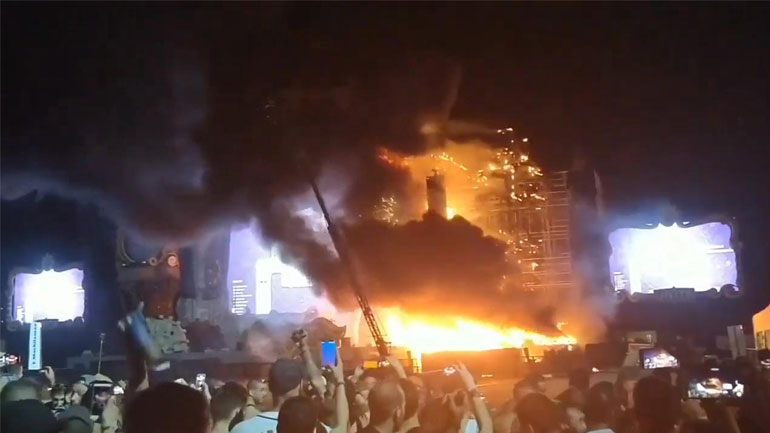 Ισπανία: 22.000 άνθρωποι εκκένωσαν τον χώρο μουσικού φεστιβάλ στην Βαρκελώνη έπειτα από πυρκαγιά