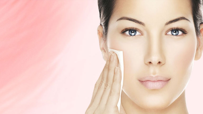 Γιατί δεν πρέπει αν χρησιμοποιείς μαντηλάκια ντεμακιγιάζ