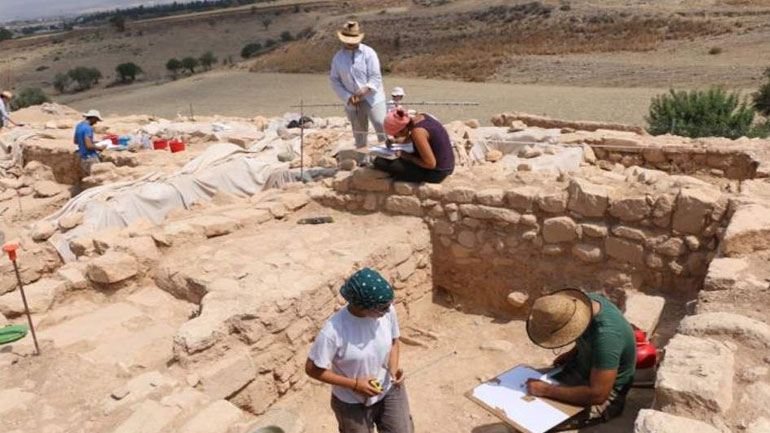 Εντυπωσιακό αρχαίο λίθινο τείχος αποκαλύφθηκε στην Πάφο