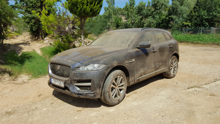 Όχι δεν είναι φωτογραφία από μία Jaguar στο Ντουμπάι αλλά εικόνα που έχει τραβηχτεί έπειτα από δοκιμή εκτός δρόμου...