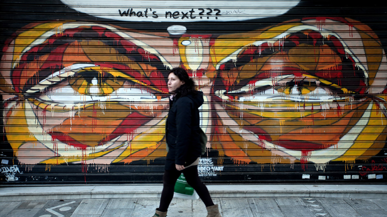 Guardian: Ο Τσίπρας πανηγυρίζει, ο λαός υποφέρει