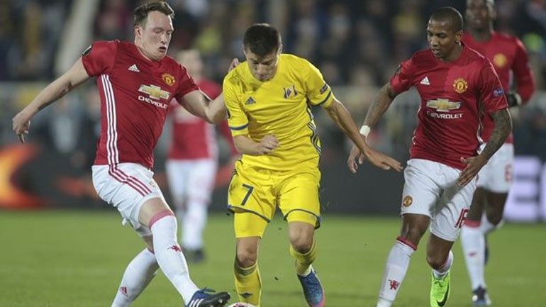 UEFA: Τιμωρία δύο αγώνων στον Φιλ Τζόουνς