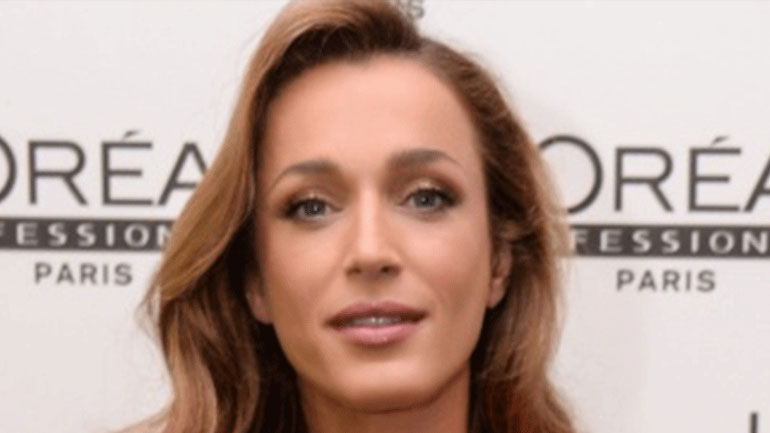 Κάτια Ζυγούλη: Πόζαρε στον φακό μόνο με το κραγιόν της