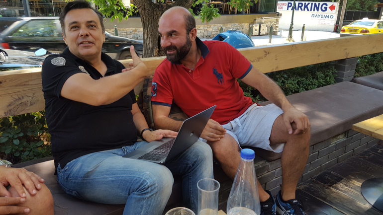 Δημήτρης Διατσίδης (αριστερά) και Γιώργος Καραμέρης κάνουν... ανάλυση του αγώνα F1 στην Ουγγαρία