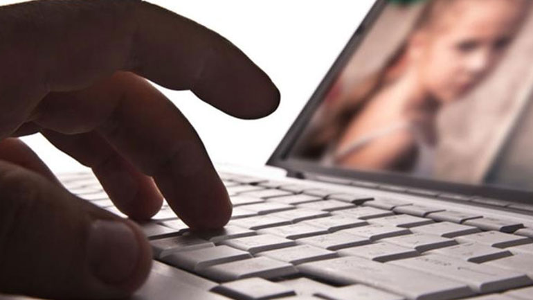 Συνελήφθη 35χρονος που ζητούσε μέσω Facebook γυμνές φωτογραφίες ανηλίκων