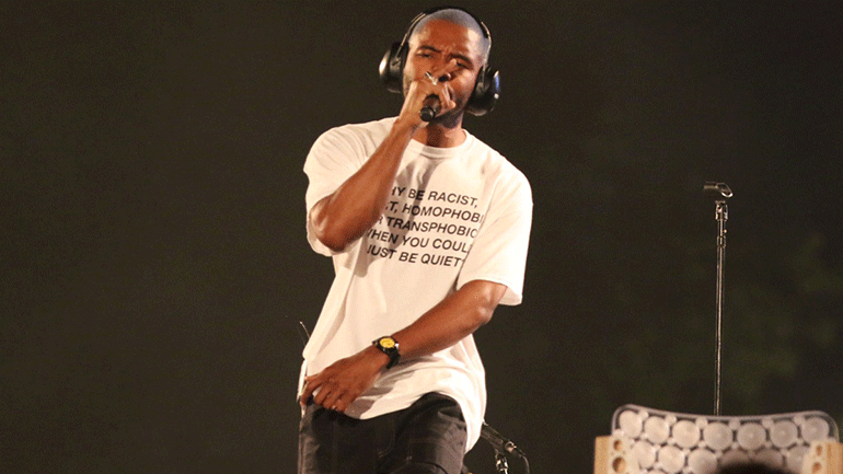 Ο Φρανκ Όσιαν έστειλε μήνυμα κατά των διακρίσεων μέσω του T-shirt που φόρεσε σε συναυλία