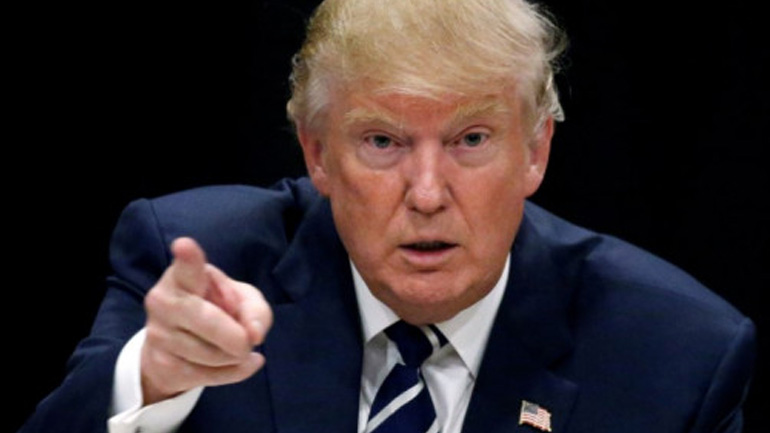 Ο Τραμπ απομάκρυνε τον Σκαραμούτσι Ο Τραμπ απομάκρυνε τον Σκαραμούτσι