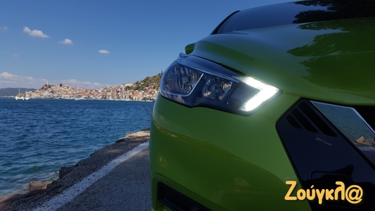 Στο βάθος η χώρα