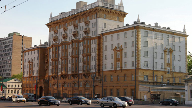 Ξεκινά η διαδικασία μείωσης του διπλωματικού προσωπικού των ΗΠΑ στη Ρωσία