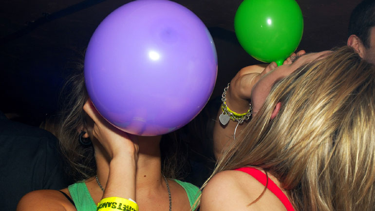 Ακόμη δύο συλλήψεις για πώληση «αερίου γέλιου» στη Ζάκυνθο