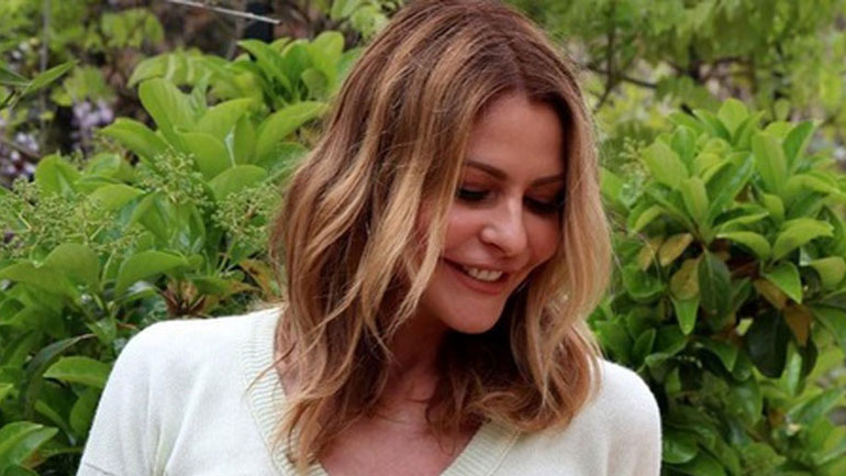 Τζένη Μπαλατσινού: Νέες φωτογραφίες από τις διακοπές της στην Πάτμο