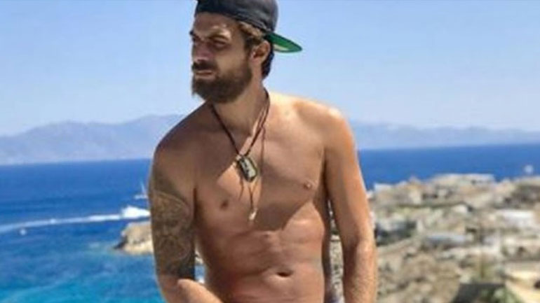 Ξεσάλωσε ο Μάριος Πρίαμος στη Μύκονο – Δείτε με ποια sexy ηθοποιό πόζαρε στον φακό