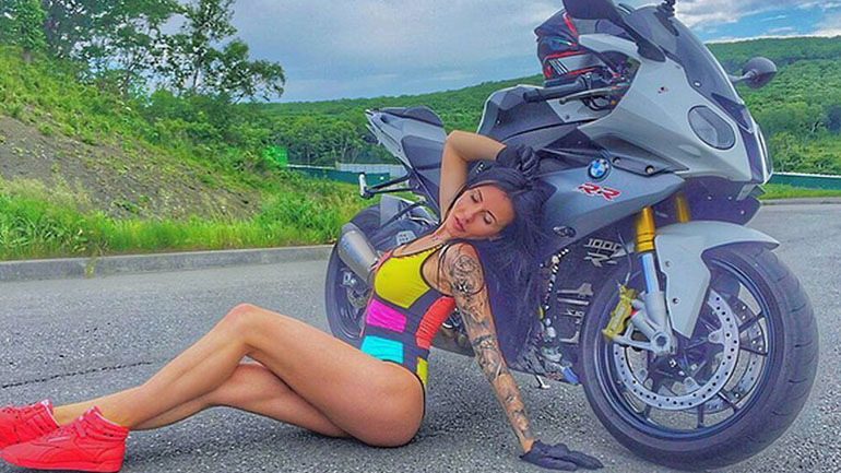Νεκρή η πιο σέξι οδηγός μοτοσικλετών