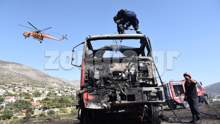Πυρκαγιά στην Ανάβυσσο – Κάηκαν σπίτια και όχημα της Πυροσβεστικής