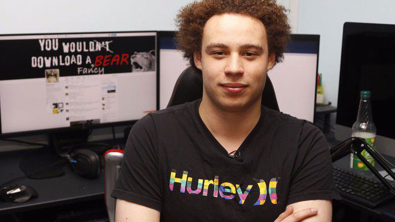 O άνθρωπος που σταμάτησε την παγκόσμια κυβερνο-επίθεση κρατείται από το FBI