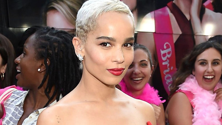 Η Zoe Kravitz, παγκόσμια πρέσβειρα μακιγιάζ του YSL Beauty