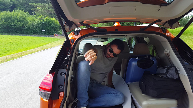 Άνετα μετατρέπεις το χώρο αποσκευών σε... κρεβάτι!