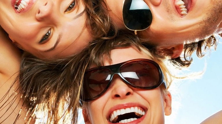 Τι πρέπει να προσέχουμε στα δόντια μας το καλοκαίρι;