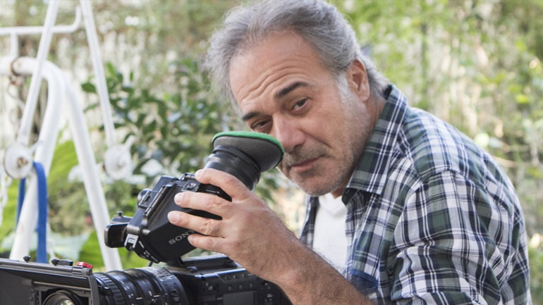 Ο Παύλος Ευαγγελόπουλος ποζάρει με μαγιό στα 55 του!