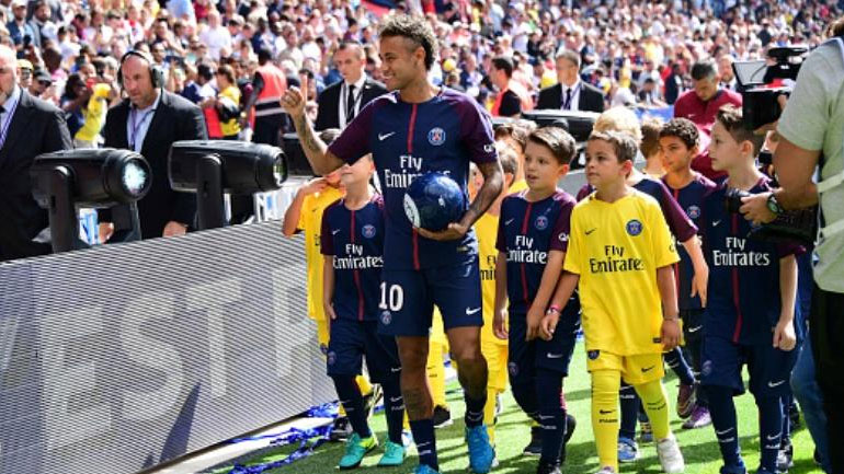 Aποθέωση για τον Νεϊμάρ στο «Παρκ Ντε Πρενς»