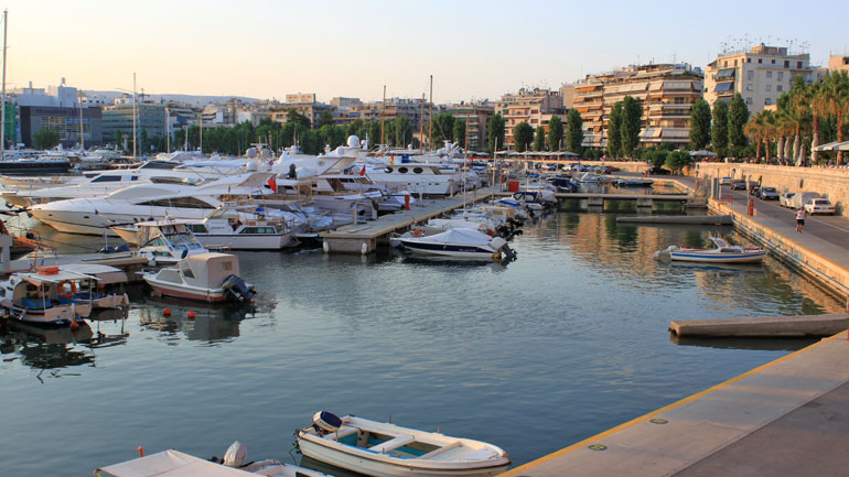 Μαρίνα Ζέας: Κλέφτης σκαφών έπεσε στη θάλασσα για να αποφύγει τον έλεγχο του λιμενικού