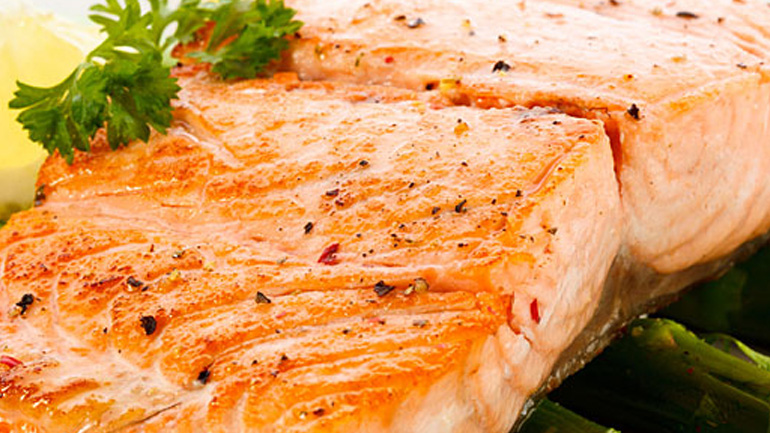 Στο τραπέζι των καταναλωτών ο πρώτος μεταλλαγμένος σολομός