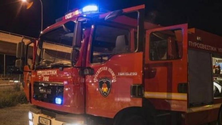 Υπό μερικό έλεγχο η πυρκαγιά στο Μενίδι