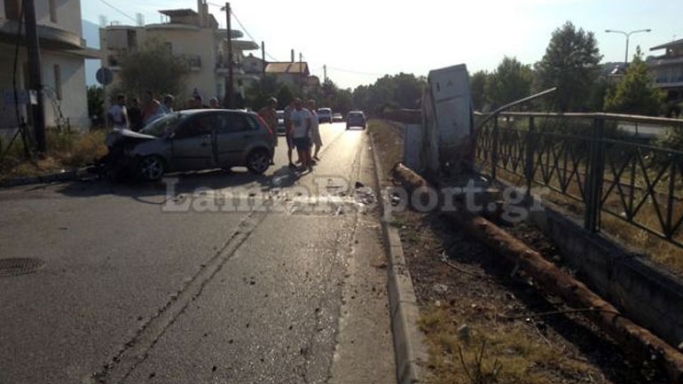 Λαμία: Η οδηγός γκρέμισε κολώνα της ΔΕΗ