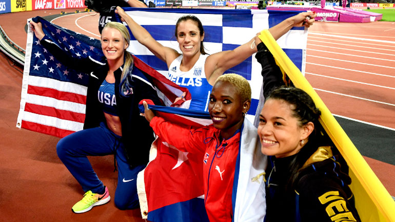 Η αναμνηστική φωτογραφία με τις... τέσσερις αθλήτριες που θα ανέβουν στο βάθρο 