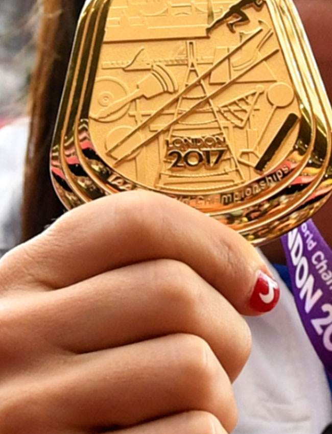 To χρυσό μετάλλιο της Στεφανίδη σε κοντινό πλάνο