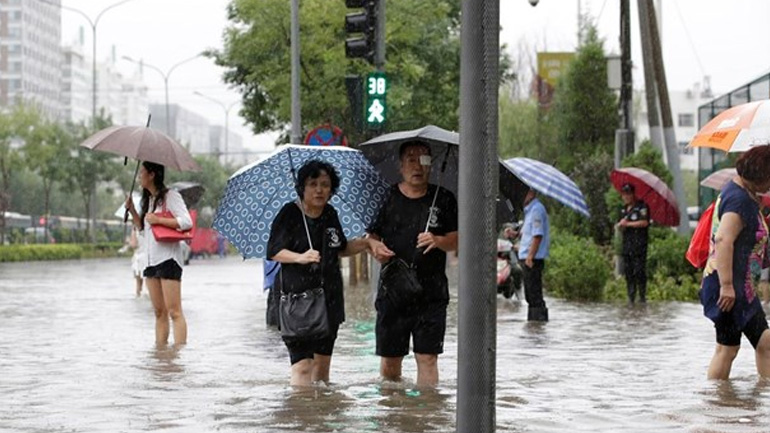 Τρεις νεκροί από τις σφοδρές βροχοπτώσεις στη νοτιοανατολική Κίνα