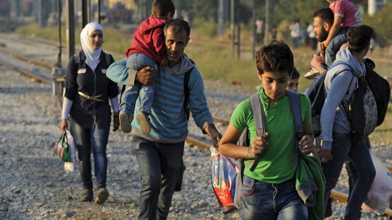 Ισπανία: Δεκάδες μετανάστες διέσχισαν τα σύνορα με τον θύλακα της Θέουτα