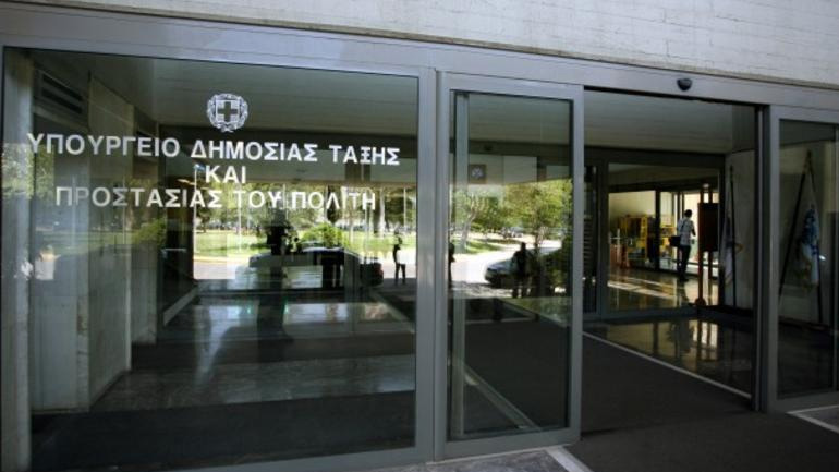 «Δεκανίκι της ΝΔ ο δήμαρχος Κυθήρων» υπογραμμίζει το υπ. Προστασίας του Πολίτη