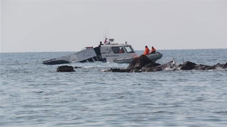 Βυθίστηκε μικρό σκάφος έξω από το λιμάνι της Σύρου