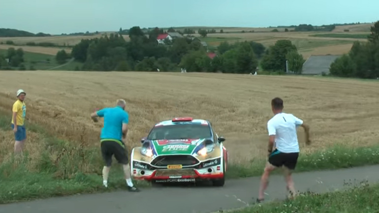 Αγωνιστικό εναντίον θεατών στο Ράλι Πολωνίας!